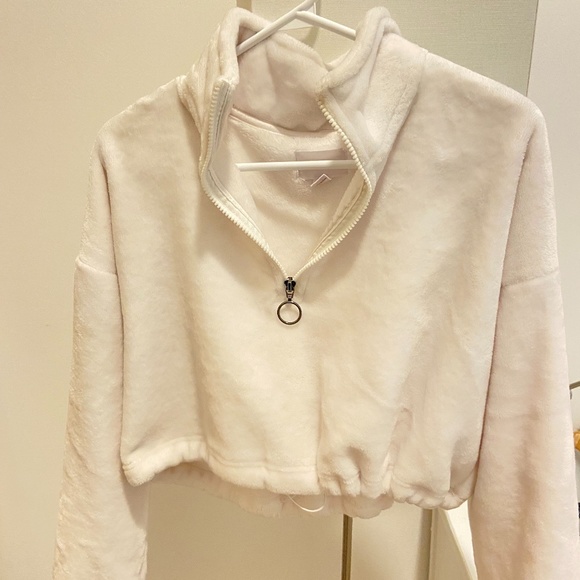 White Urban Planet cropped fluffy sweater. - Picture 1 of 1